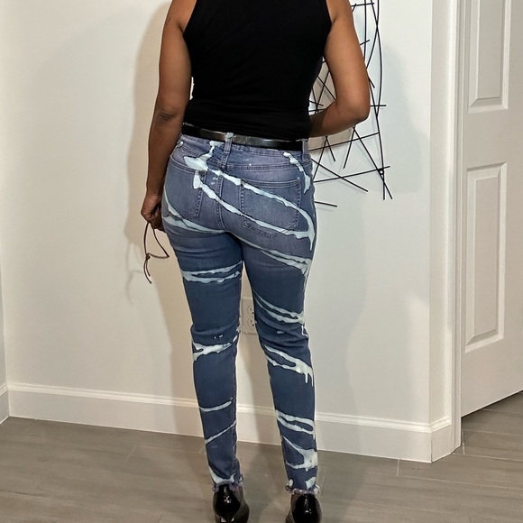 SOLD Custom painted bleached jeans - Picture 2 of 3
